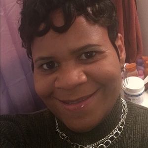 Meet your Posher, Ebony